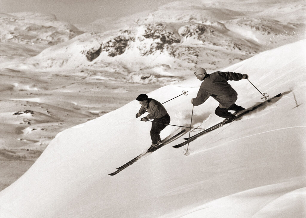 Olle Rimfors with his ski school at the Rimfors off-piste run, Riksgränsen in 1956.