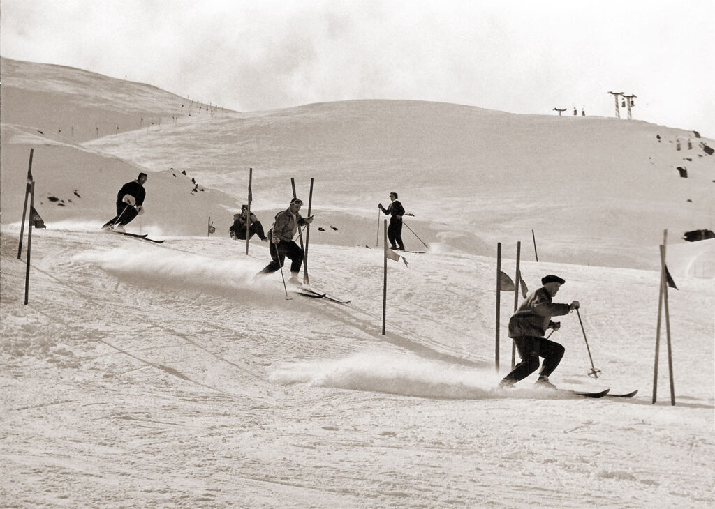 Olle Rimfors skis a slalom course in Branten in Riksgränsen in 1956.