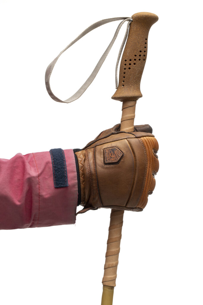 Ski pole grip extension (25 cm) of bark tanned reindeer leather. Photo: Andreas Hillergren