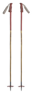 Bamboo ski poles with red grips of bioplastic/hemp and dark red Ø100 mm powder baskets + grip extension of non-slip heat shrink tubing. Photo: Anderas Hillergren
