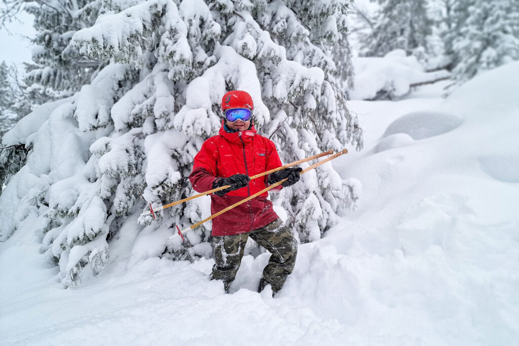 Robert shows his new bamboo ski poles in Kittelfjäll's off-piste.