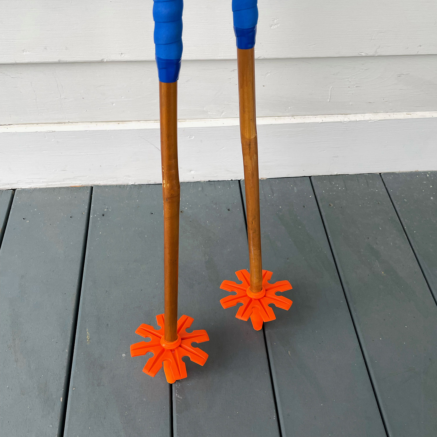 Bamboo ski poles with orange 100 mm baskets from Tehnomat.